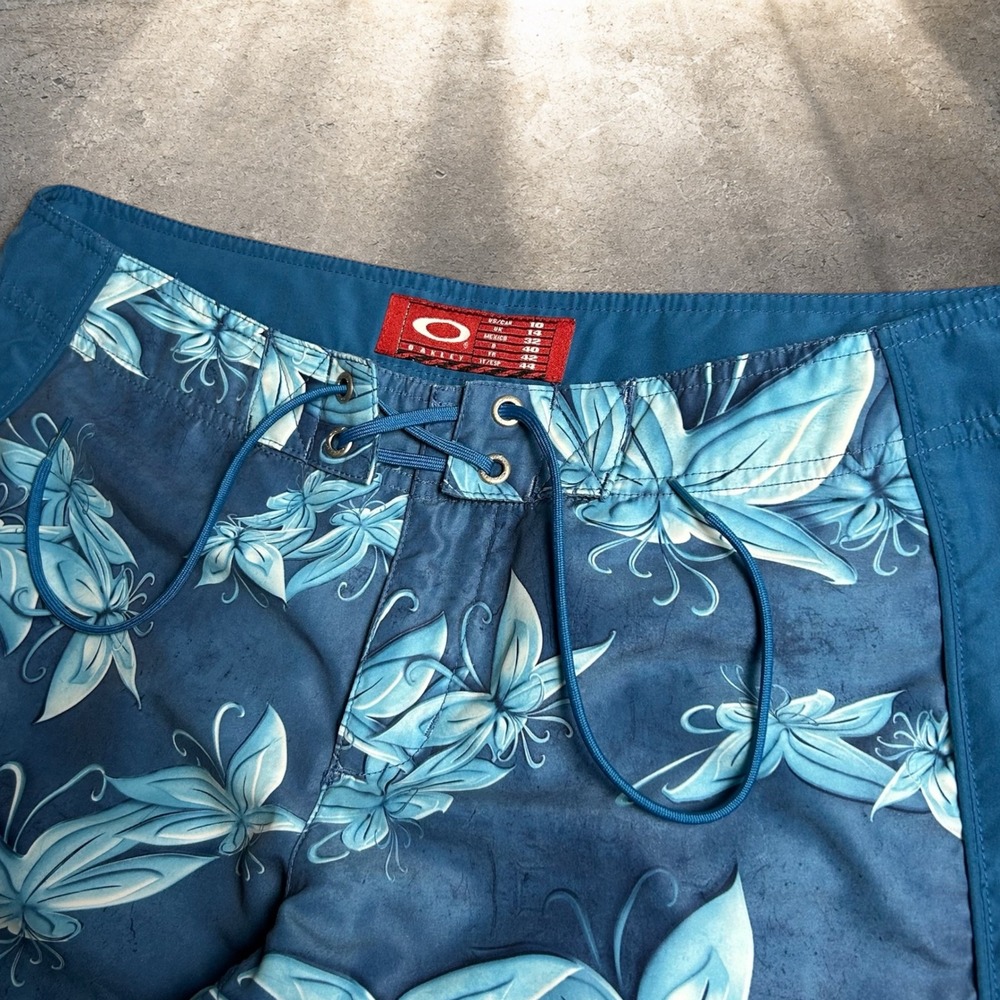 Oakley Blue Butterfly Floral Board Shorts Y2K Skater Swim Trunks Size 10